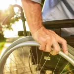 Carrozzina per disabili: i migliori consigli per orientarsi nella scelta