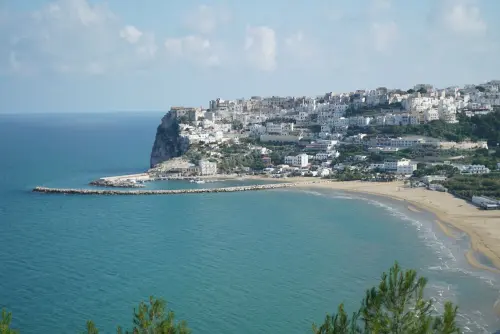 Sperlonga spiagge: grotte e mare cristallino